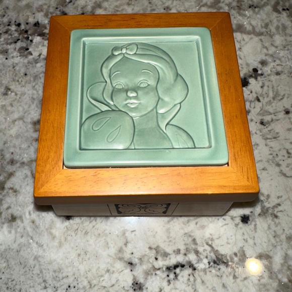 *NEVER USED WITHOUT TAGS* Vintage Disney Store Snow White Ceramic Coaster Set - Picture 6 of 9